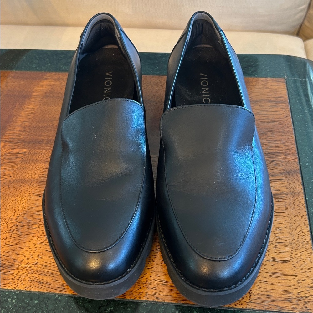 Vionic Classic Black Loafers wedge-like heel size 9 M